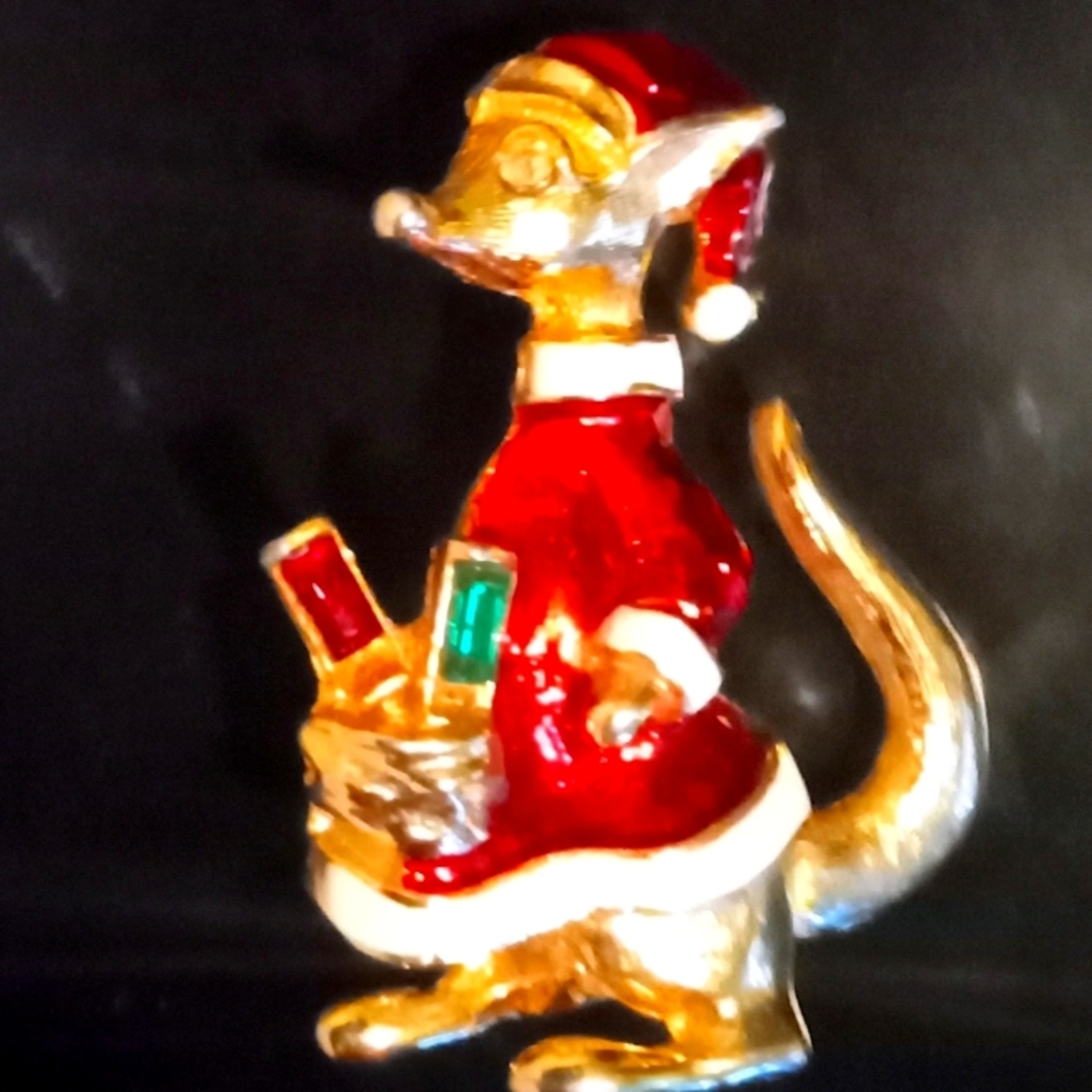 HOLIDAY BROOCH